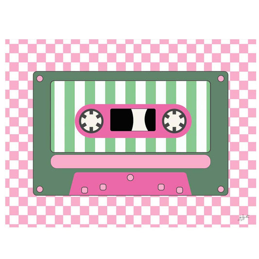 Affiche représentant une cassette audio vintage rose au design rétro inspiré des années 80 et 90 pour une décoration murale originale et colorée.
