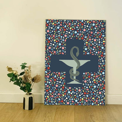 Affiche en bois Coupe d’Hygie 60 × 80 cm, fond bleu à motifs de gélules colorées