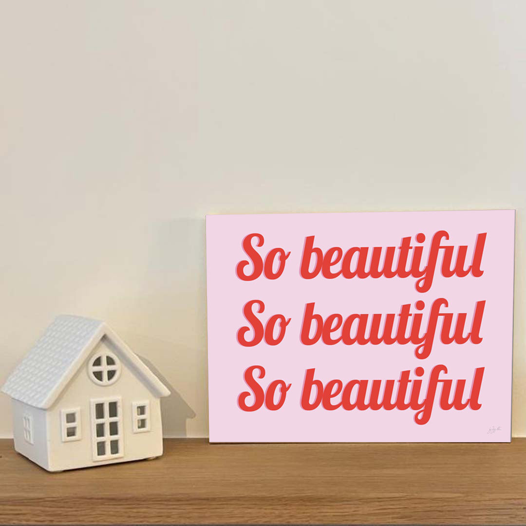 Affiche So Beautiful – illustration féminine moderne pour décoration murale.