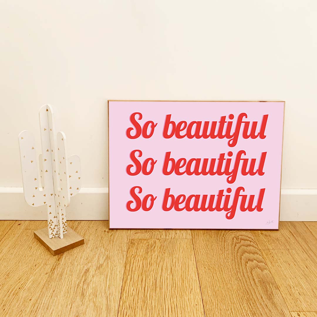 Affiche So Beautiful – illustration féminine moderne pour décoration murale.