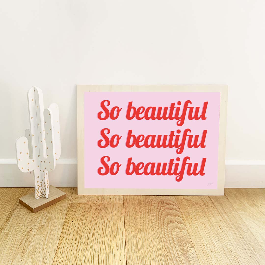 Affiche So Beautiful – illustration féminine moderne pour décoration murale.