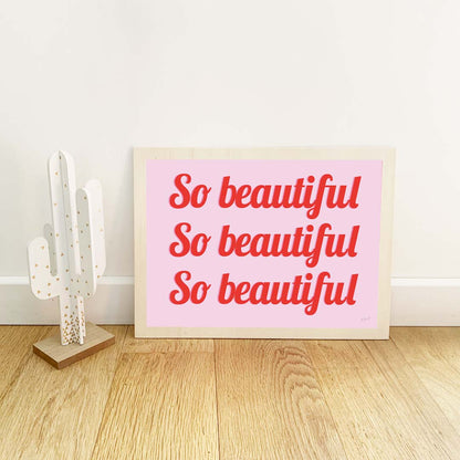 Affiche So Beautiful – illustration féminine moderne pour décoration murale.