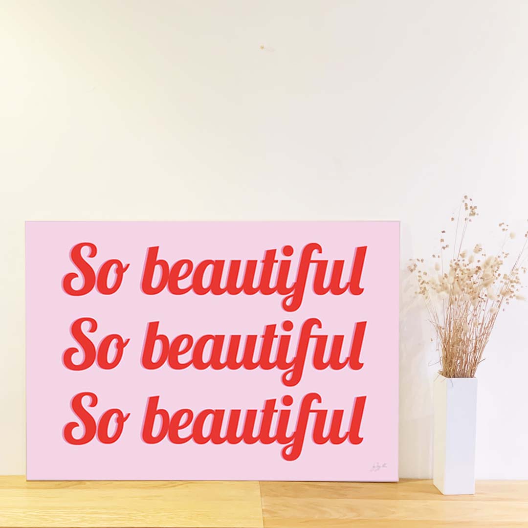 Affiche So Beautiful – illustration féminine moderne pour décoration murale.
