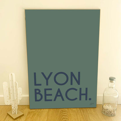 Affiche Ville Beach personnalisée avec nom de ville ou plage, décoration murale esprit bord de mer fabriquée en France.