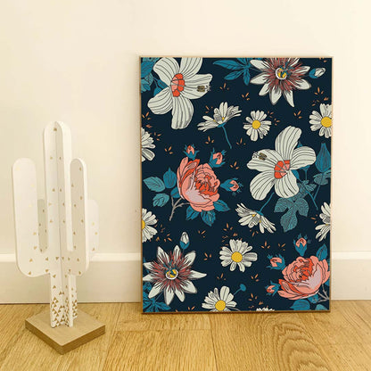 Affiche florale représentant un motif de fleurs blanches, pivoines roses et marguerites sur fond bleu, idéale pour une décoration murale élégante et botanique.