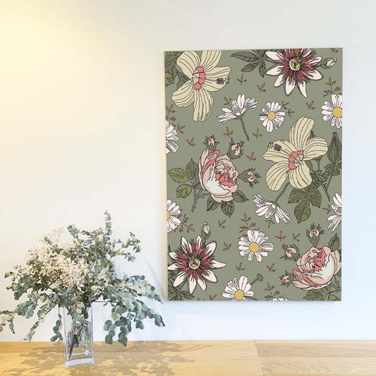 Affiche florale représentant un motif de fleurs blanches, pivoines roses et marguerites sur fond bleu, idéale pour une décoration murale élégante et botanique.