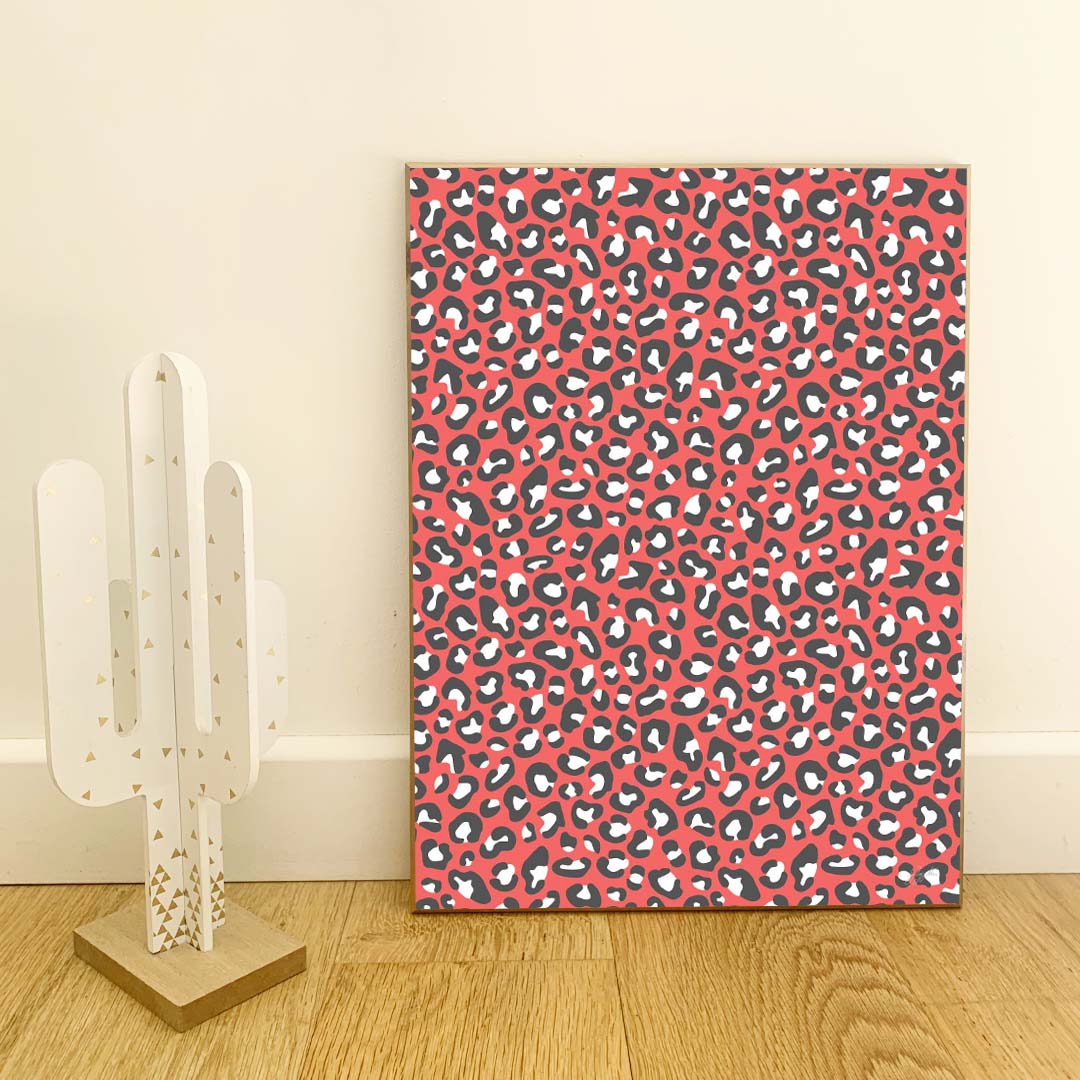 Affiche décorative au motif léopard  dans un style graphique moderne, idéale pour une décoration murale élégante et contemporaine.