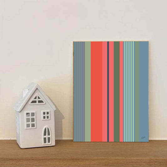 Affiche décorative inspirée des rayures basques traditionnelles avec des bandes colorées bleu, vert et corail, idéale pour une décoration murale moderne.