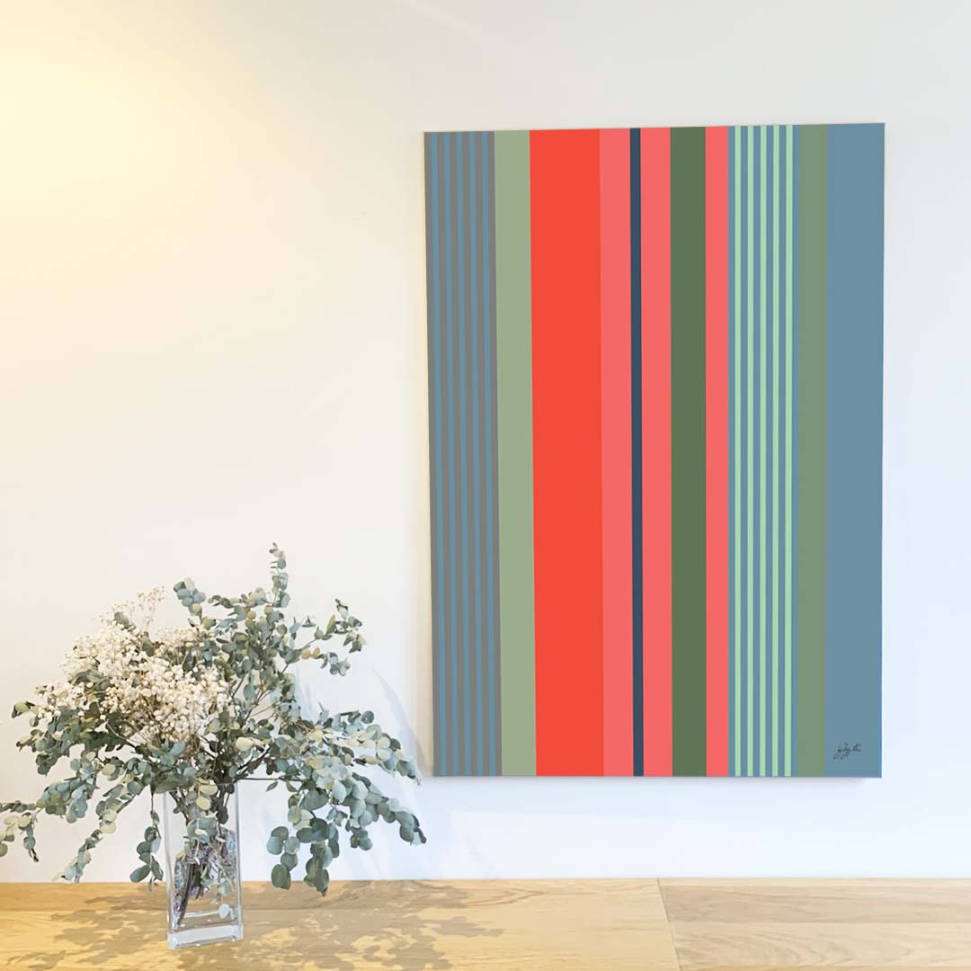 Affiche décorative inspirée des rayures basques traditionnelles avec des bandes colorées bleu, vert et corail, idéale pour une décoration murale moderne.