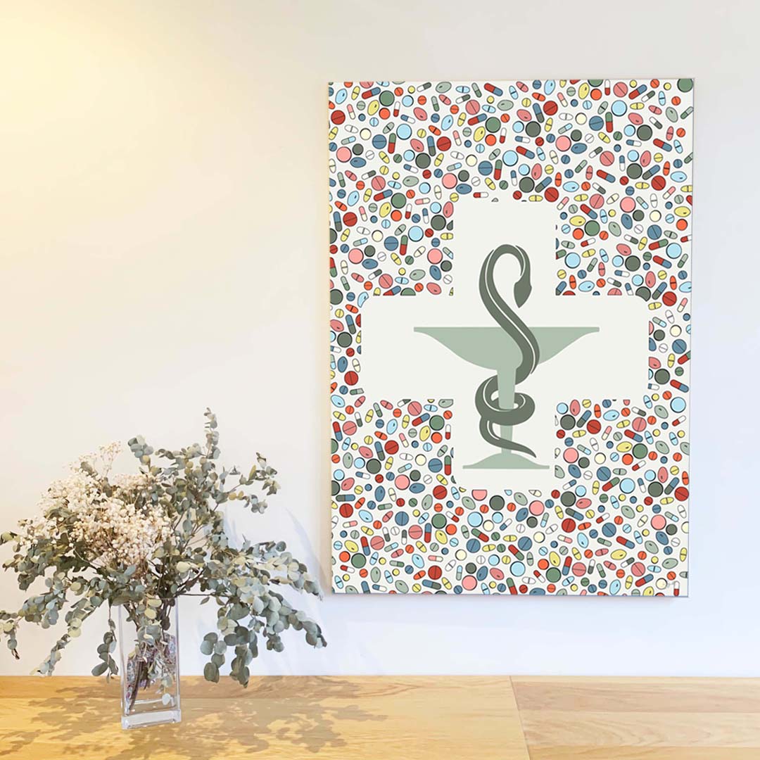 Grande affiche Coupe d’Hygie 70 × 100 cm sur fond blanc cassé, décorée de gélules multicolores.