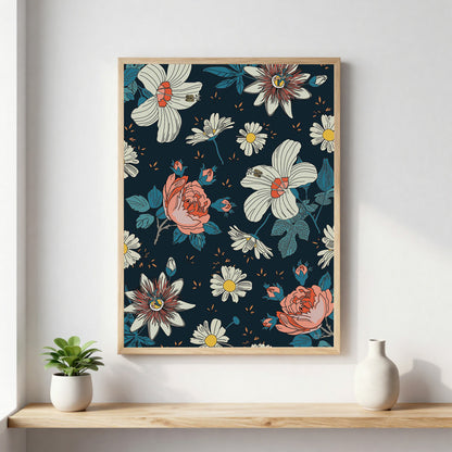 Poster floral représentant un motif de fleurs blanches, pivoines roses et marguerites sur fond bleu, idéale pour une décoration murale élégante et botanique.